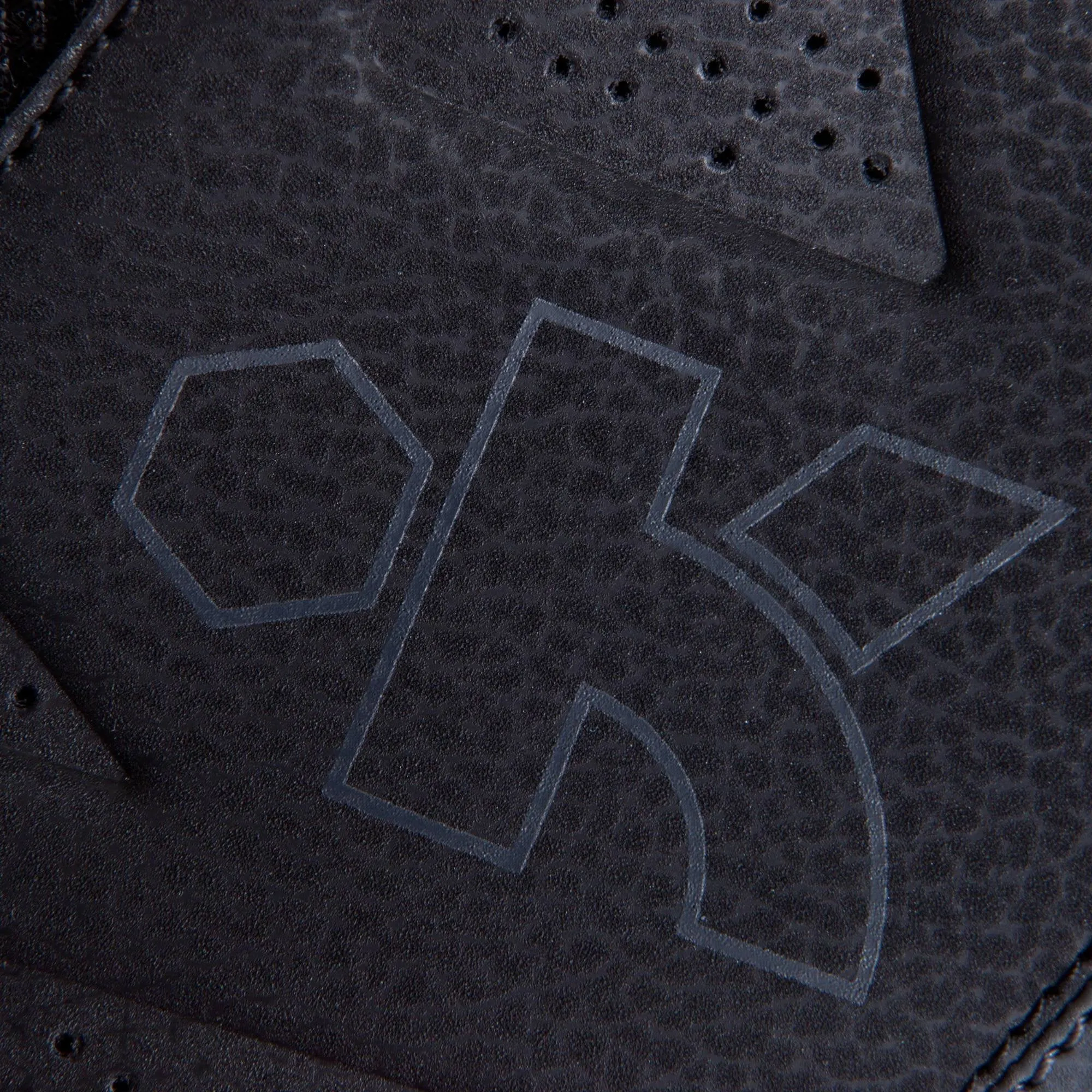 Basketball Shoes Strong 300 II