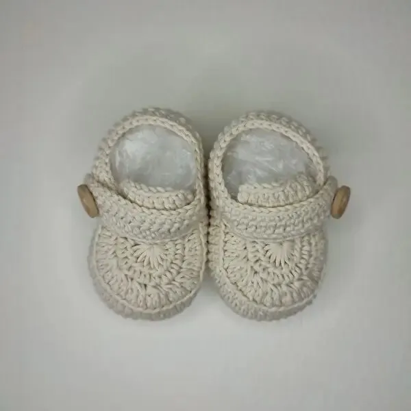 Crochet Baby Booties Cream